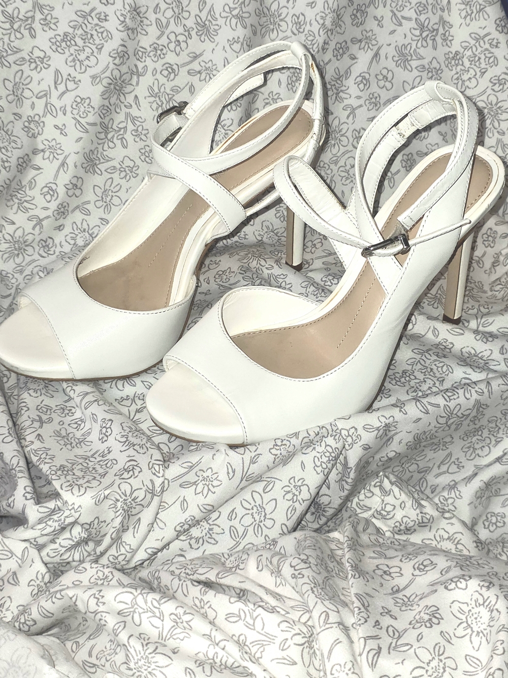 Gianni Bini White Strappy Peep-Toe Heels